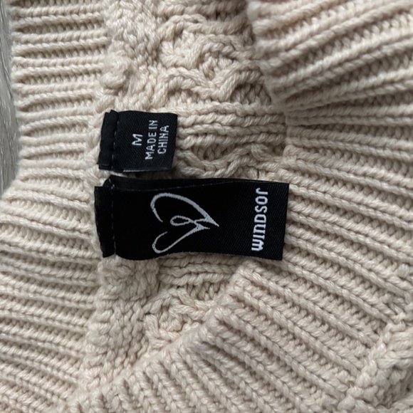 Woman’s medium sweater - Picture 4 of 5